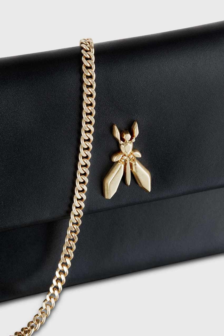 Patrizia Pepe Fly Leather Clutch Bag With Chain Pretas | 8019-MALOP